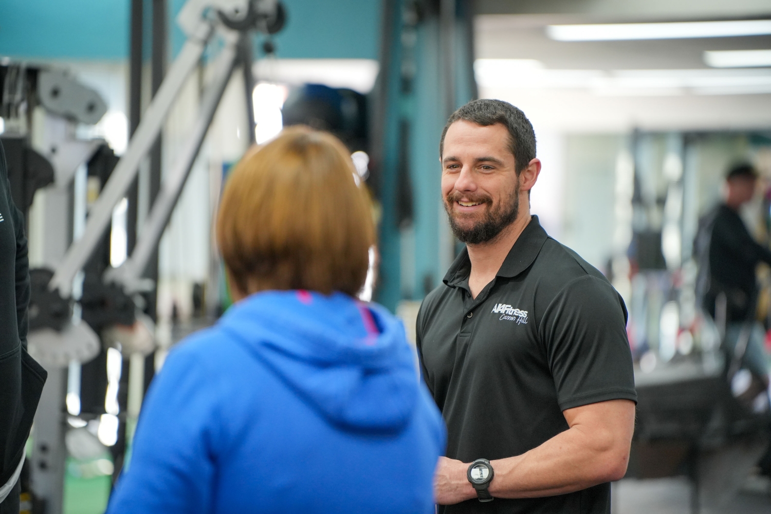 A coach chatting with a member