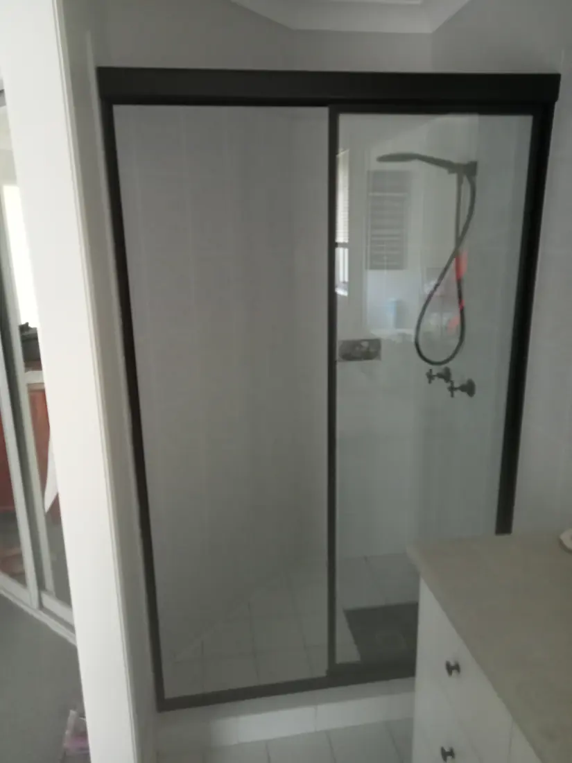 Artisan Home Maintenance project photo - Shower%20Screen%20Replacement%201