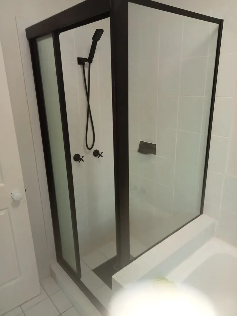 Artisan Home Maintenance project photo - Shower%20Screen%20Replacement%202