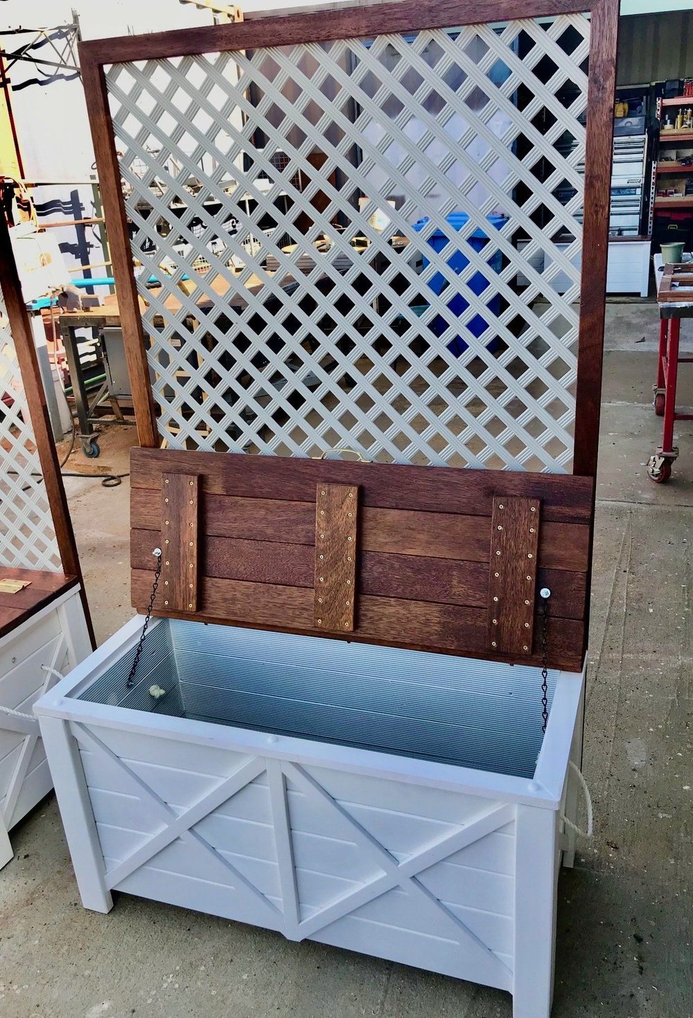 Hampton style storage / seat with lattice view 2