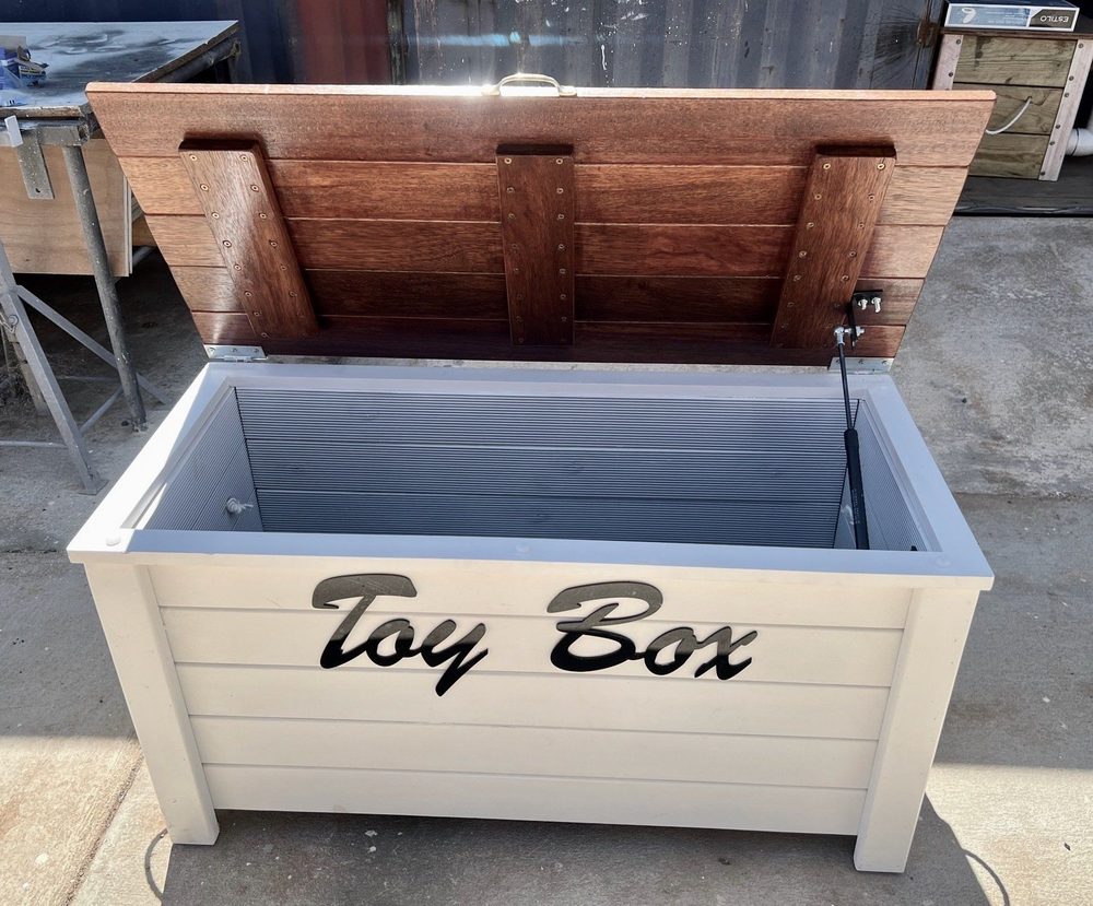 Patio Toy Box view 2