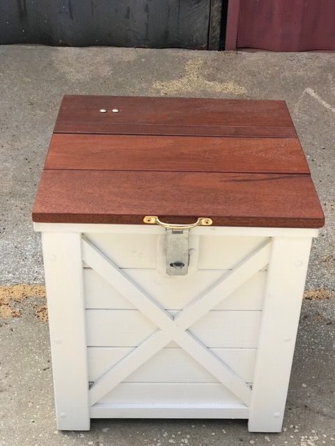 Hampton Style Seat / E-Parcel Box