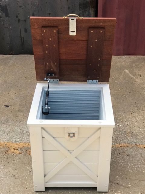 Hampton Style Seat / E-Parcel Box view 2