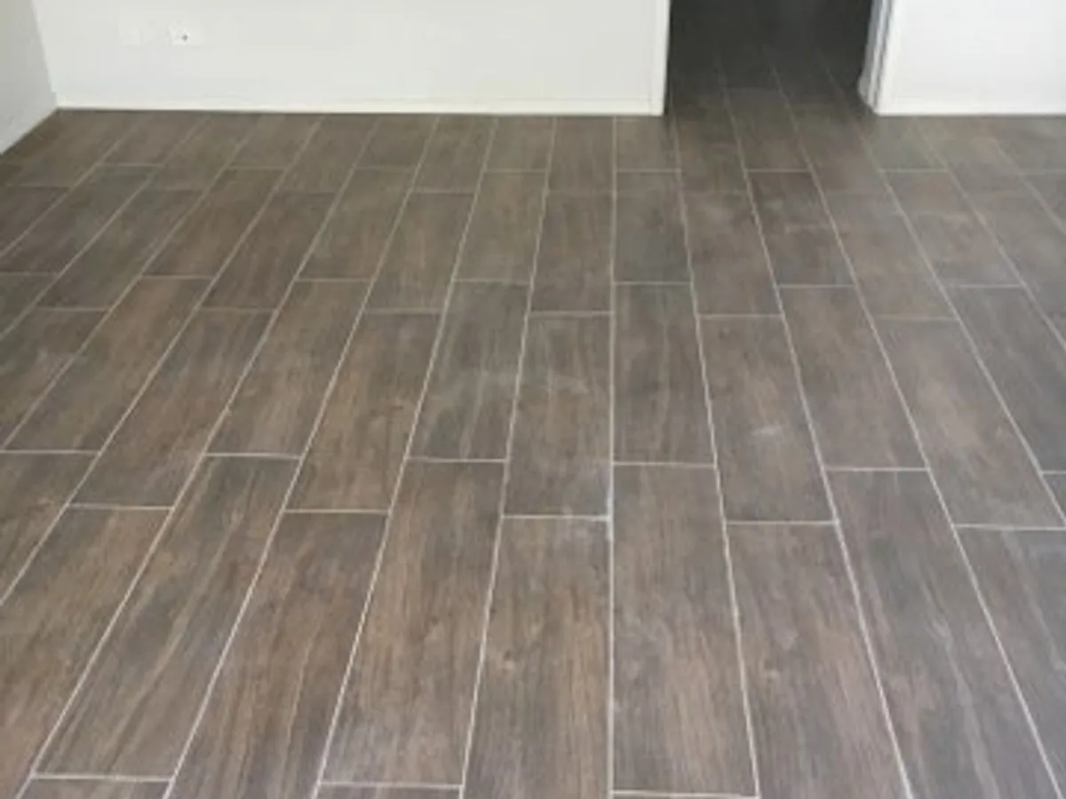 Timber-look floor tiling