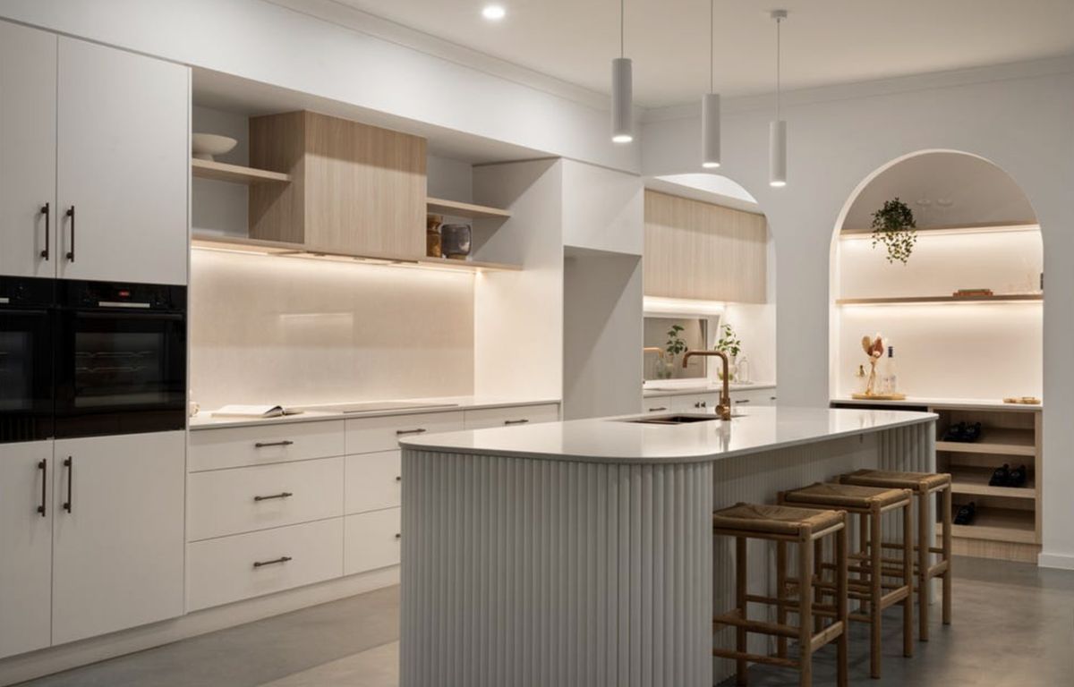 Modern kitchen with LED strip and pendant lighting installed by Briselec