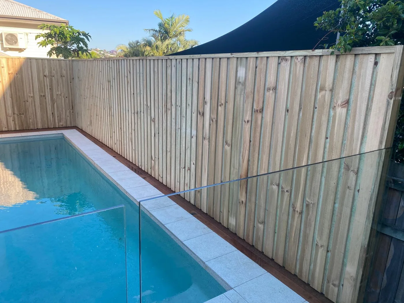 Custom timber pool fence and screen built by C3L Carpentry & Joinery