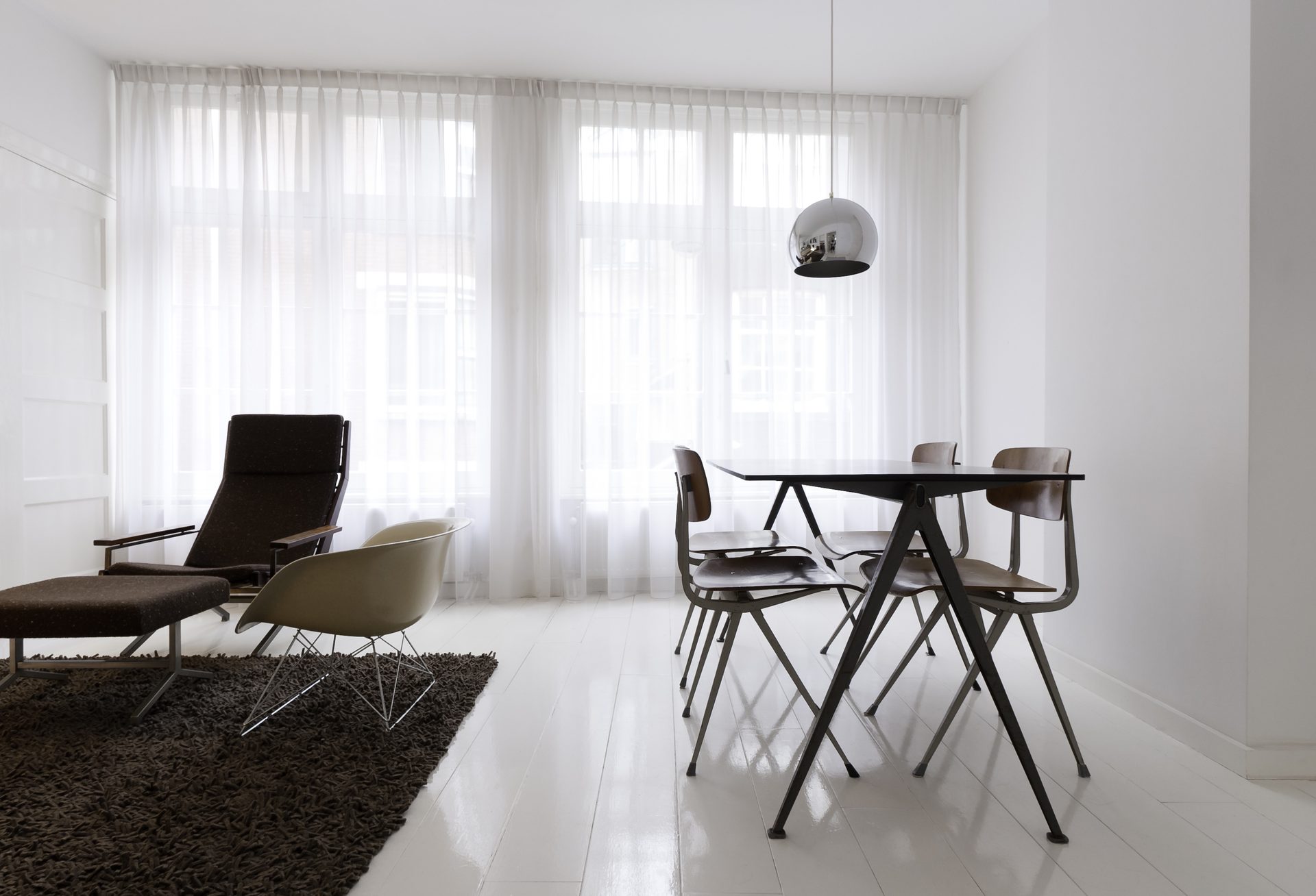 Bright Brisbane living room with freshly cleaned floors and rug