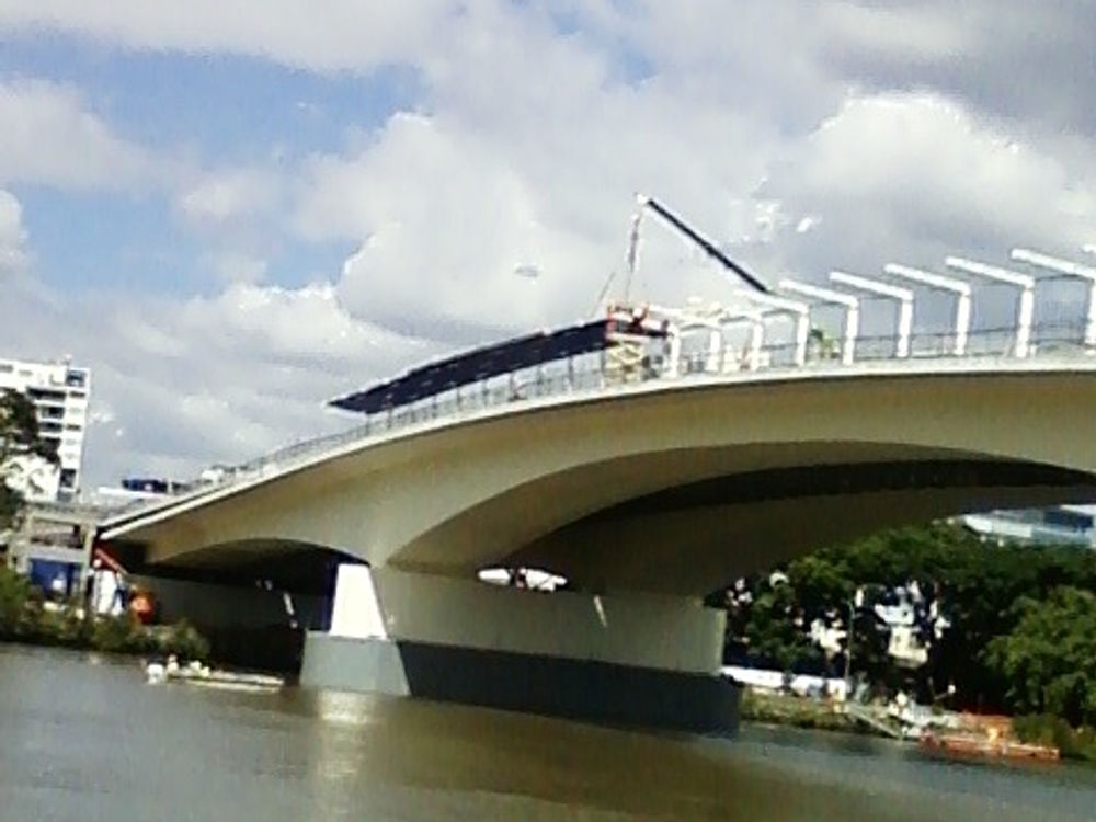 GoBetween Bridge pedestrian walkway