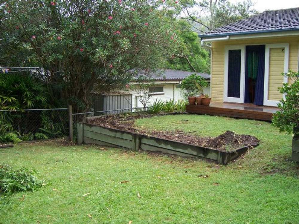 1- garden make-over (before)