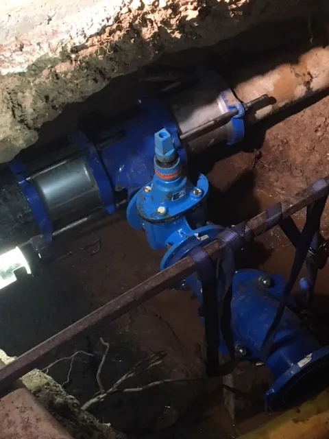 Hot tapping plumbing work