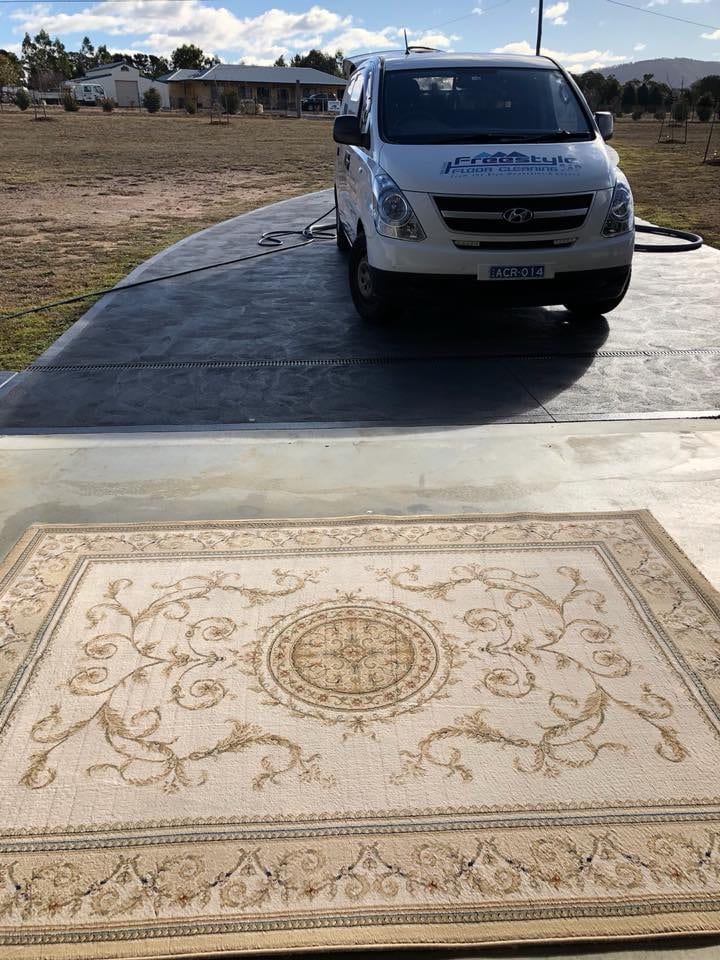 Hard floor stripping and resealing Blue Mountains