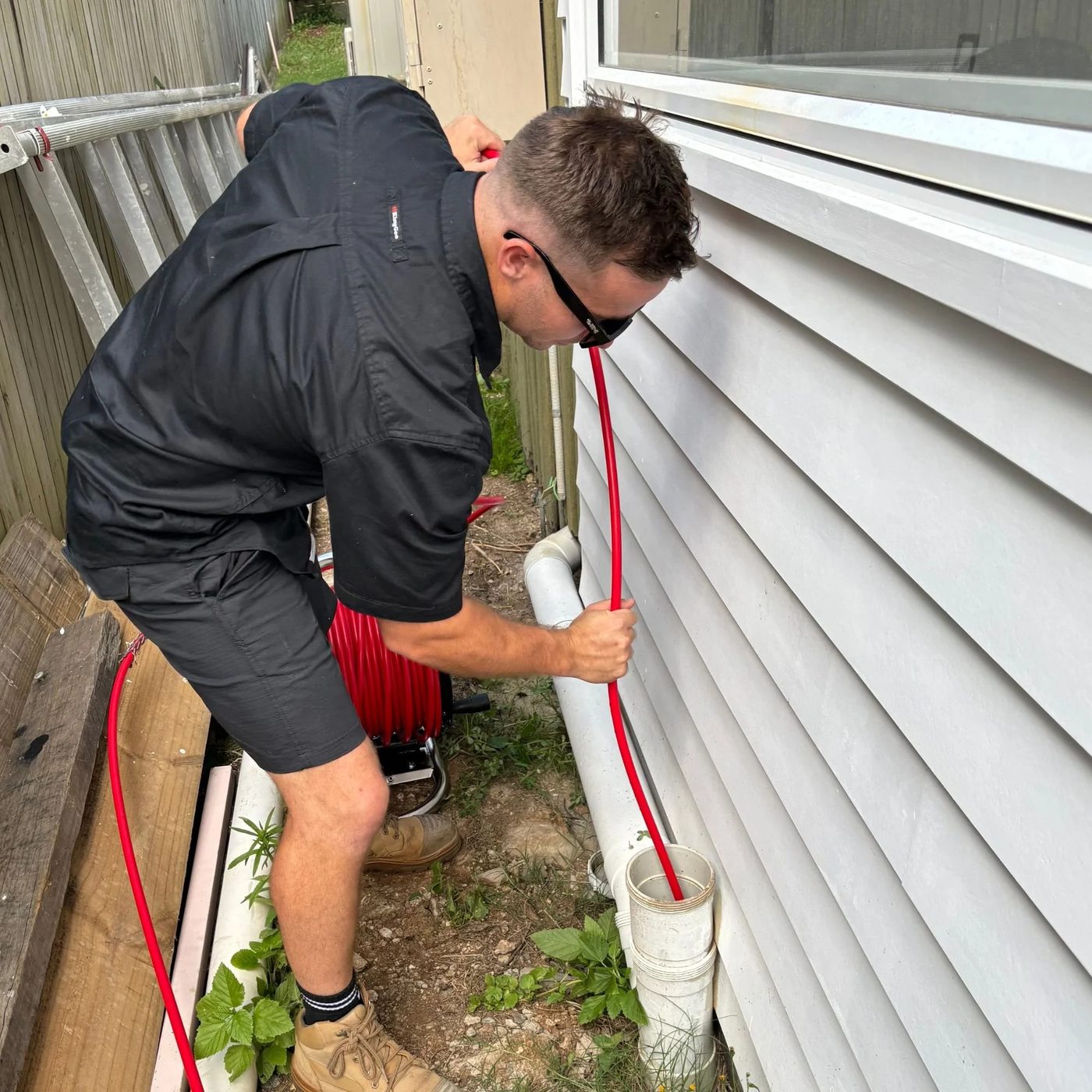 GEOPLUMB plumber clearing a blocked drain with high-pressure jetting