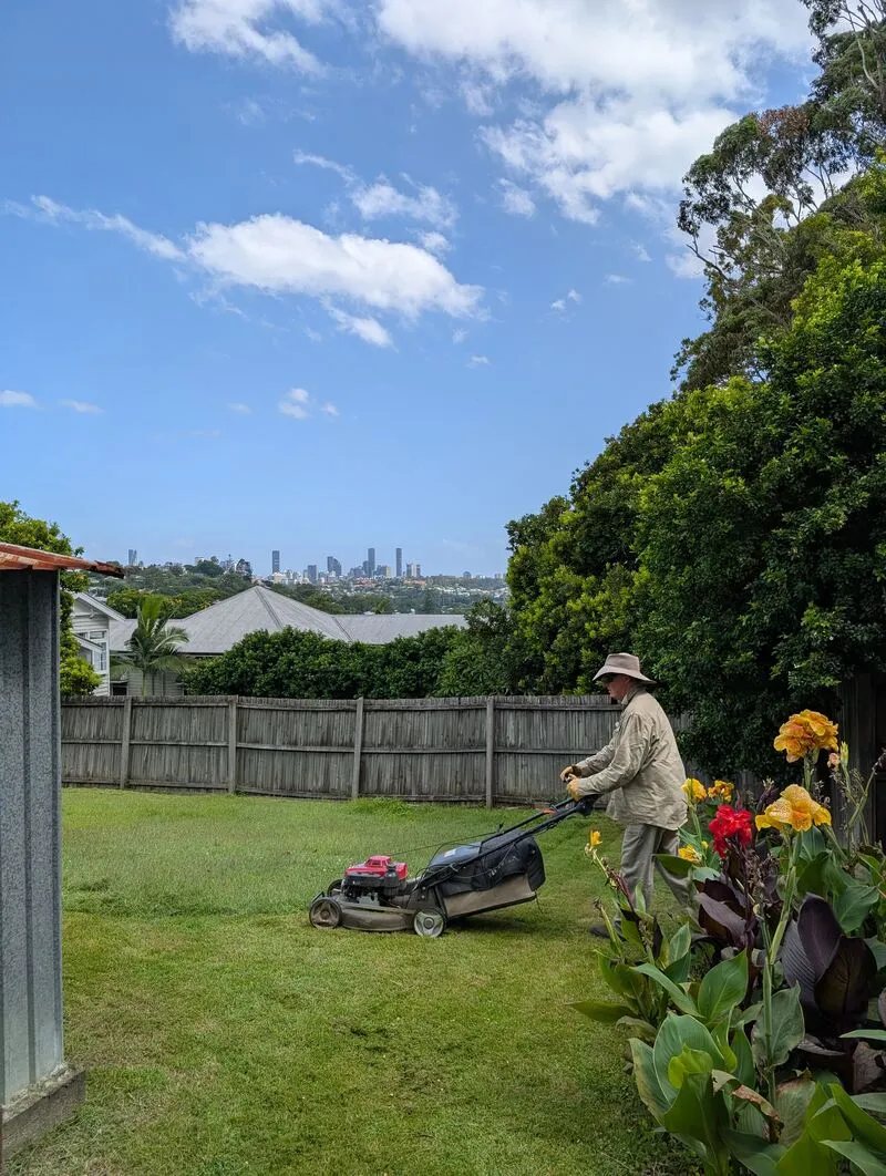 lawnmowing brisbane