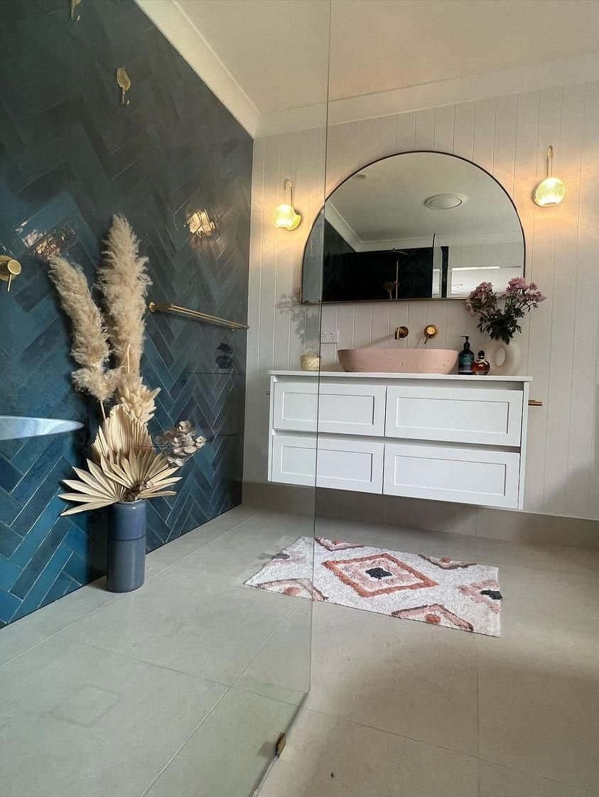 Vanity tiling detail by Master from Italy