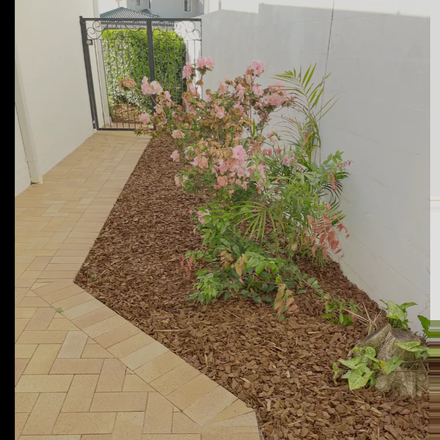 Mulched garden edge