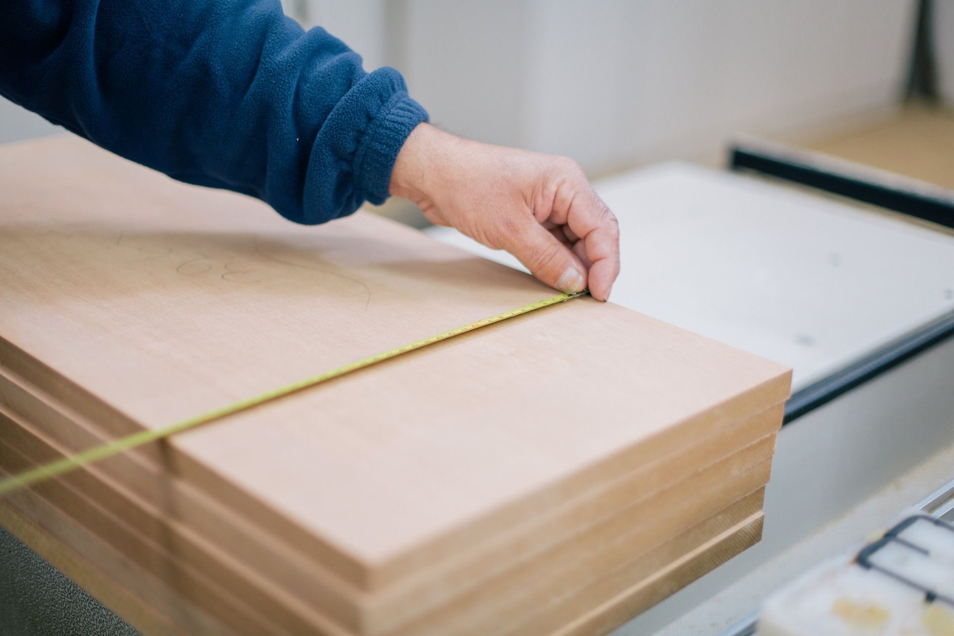RAC Carpentry Services — craftsperson at work on the Gold Coast