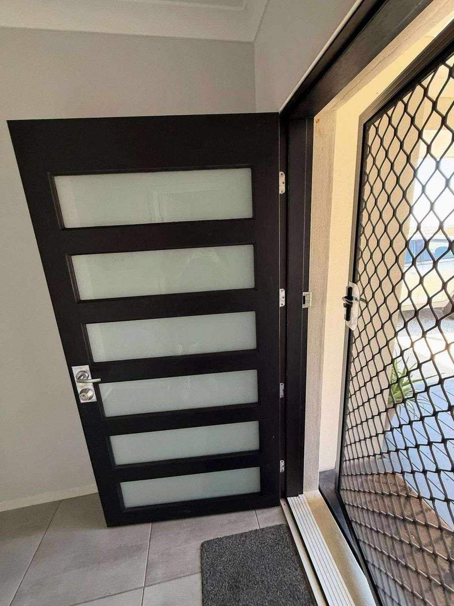 Carpenter working in Pimpama Gold Coast