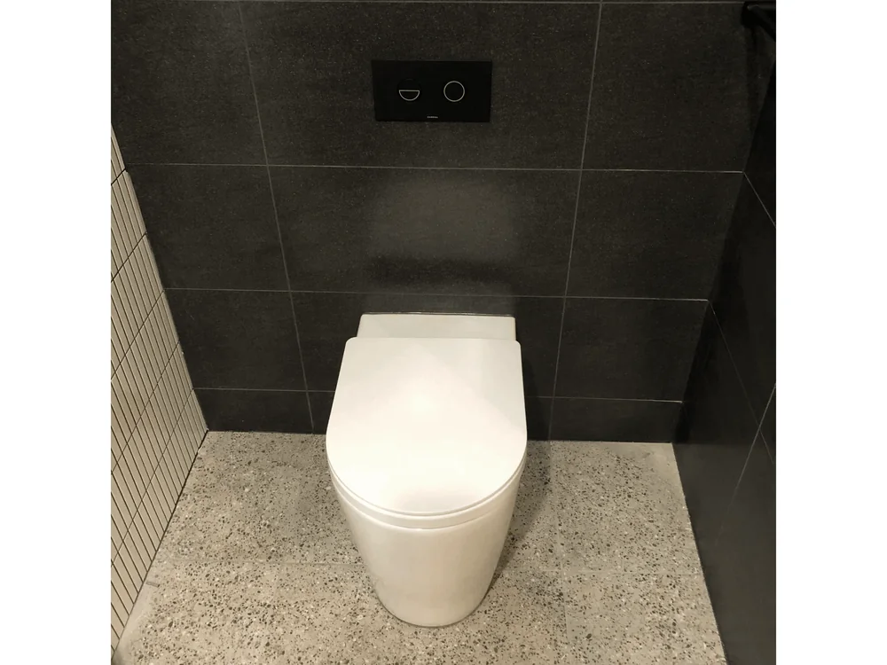 Concealed-cistern toilet installation