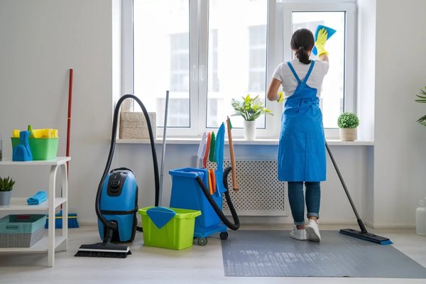 Shivi Bond Cleaning team cleaning a home