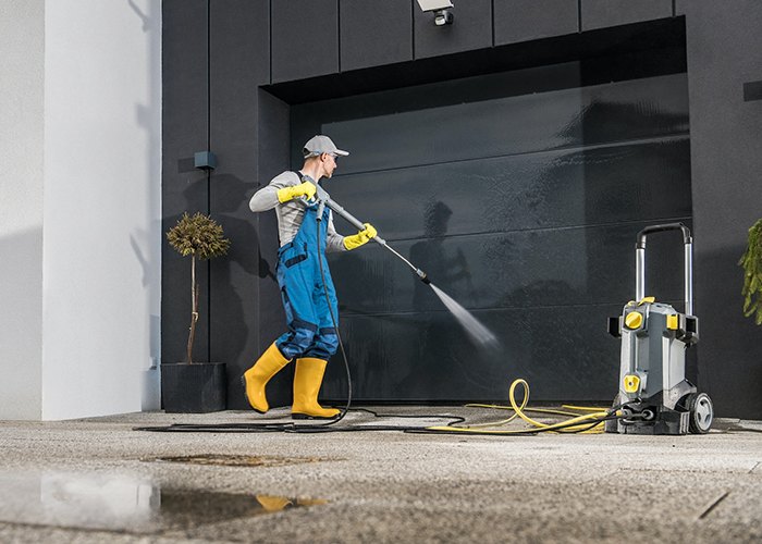 High Pressure Cleaning by Shivi Bond Cleaning
