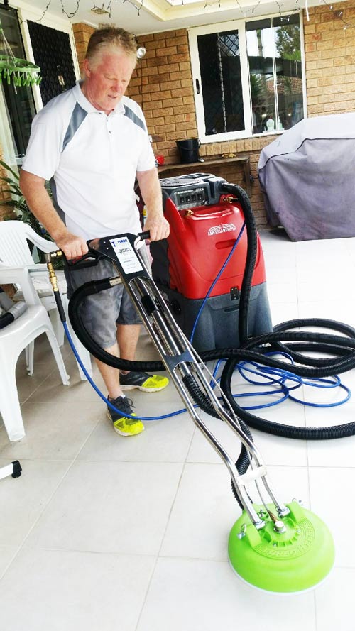 Peter from Sunshine Family Bond Cleaning at work
