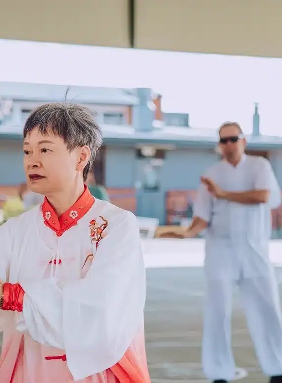 Chunmei Yang leading Tai Chi and Qi Gong group practice in Brisbane