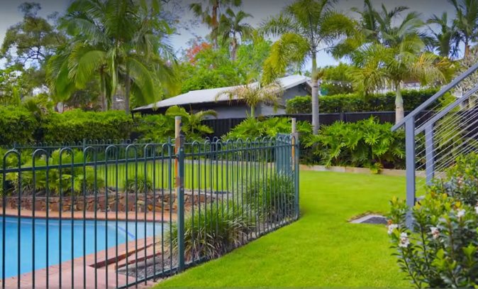 Bardon garden structure