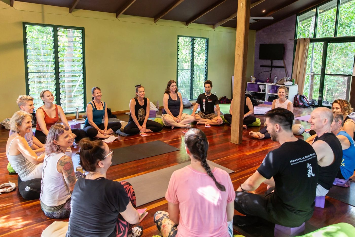 Yoga Alma group learning